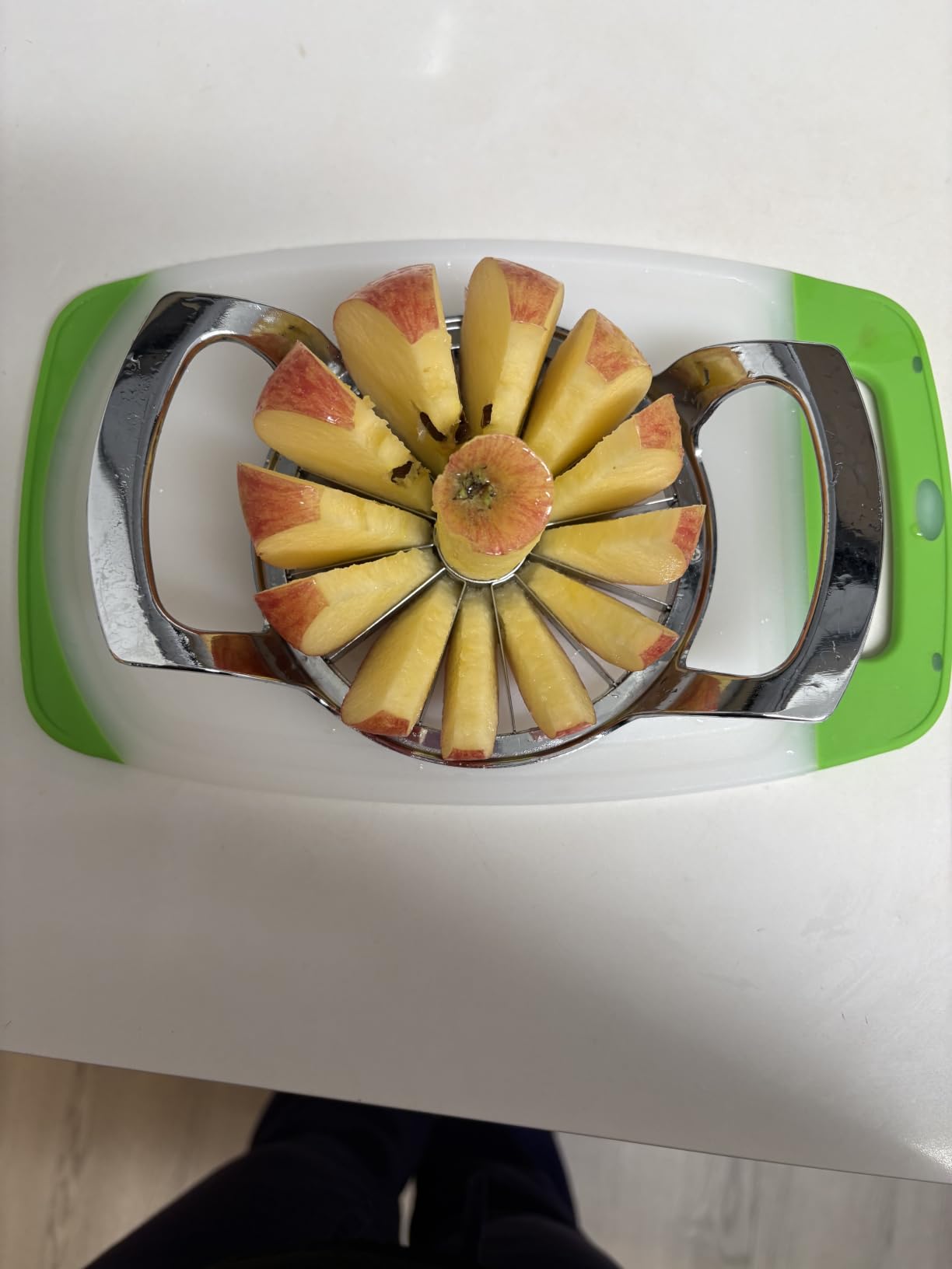 AUBENR 4.72 Inch Extra Large Apple Slicer with 12 Blades - Professional Heavy Duty 304 Stainless Steel Apple Corer Tool customer photo 1