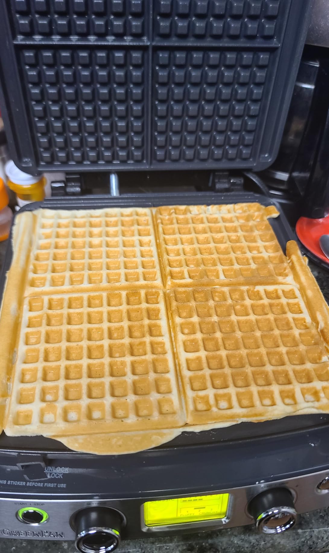GreenPan Elite 4-Square Belgian & Classic Waffle Maker, Healthy Ceramic Nonstick Dishwasher Safe Plates, Adjustable Shade/Crunch Control, PFAS-Free, White customer photo 1