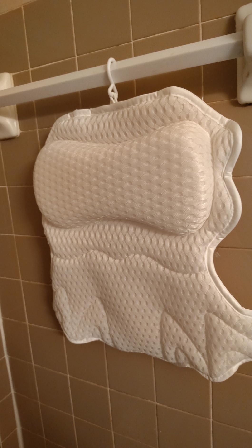 SetSail Bath Pillow, Relaxing Bath Pillows for Tub Neck and Back Support Soft 4D Breathable Air Mesh Ergonomic Bathtub Pillow with 6 Strong Suction Cups and Hook Luxury Bathroom Accessories,White customer photo 1