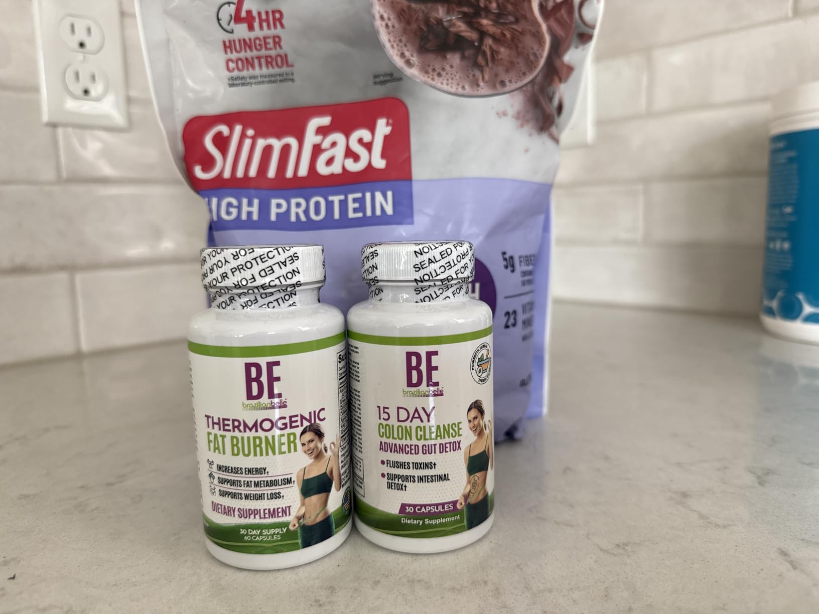 SlimFast High Protein Meal Replacement Powder, Advanced Nutrition Smoothie Mix with Vitamin and Mineral Blend, Gluten Free, Creamy Milk Chocolate, 26 Servings customer photo 1