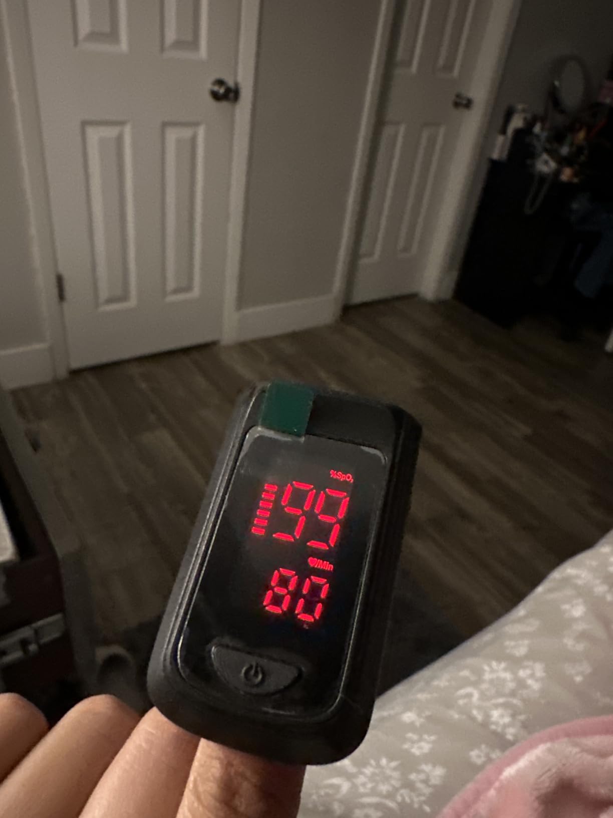 HOLFENRY Pulse Oximeter Fingertip - Large Display Oxygen Monitor Fingertip with Fast 5-8s Reading for SpO2/Heart Rate/PI, Accurate Pulse Ox for Home/Sports/Travel, Batteries & Lanyard Included customer photo 1