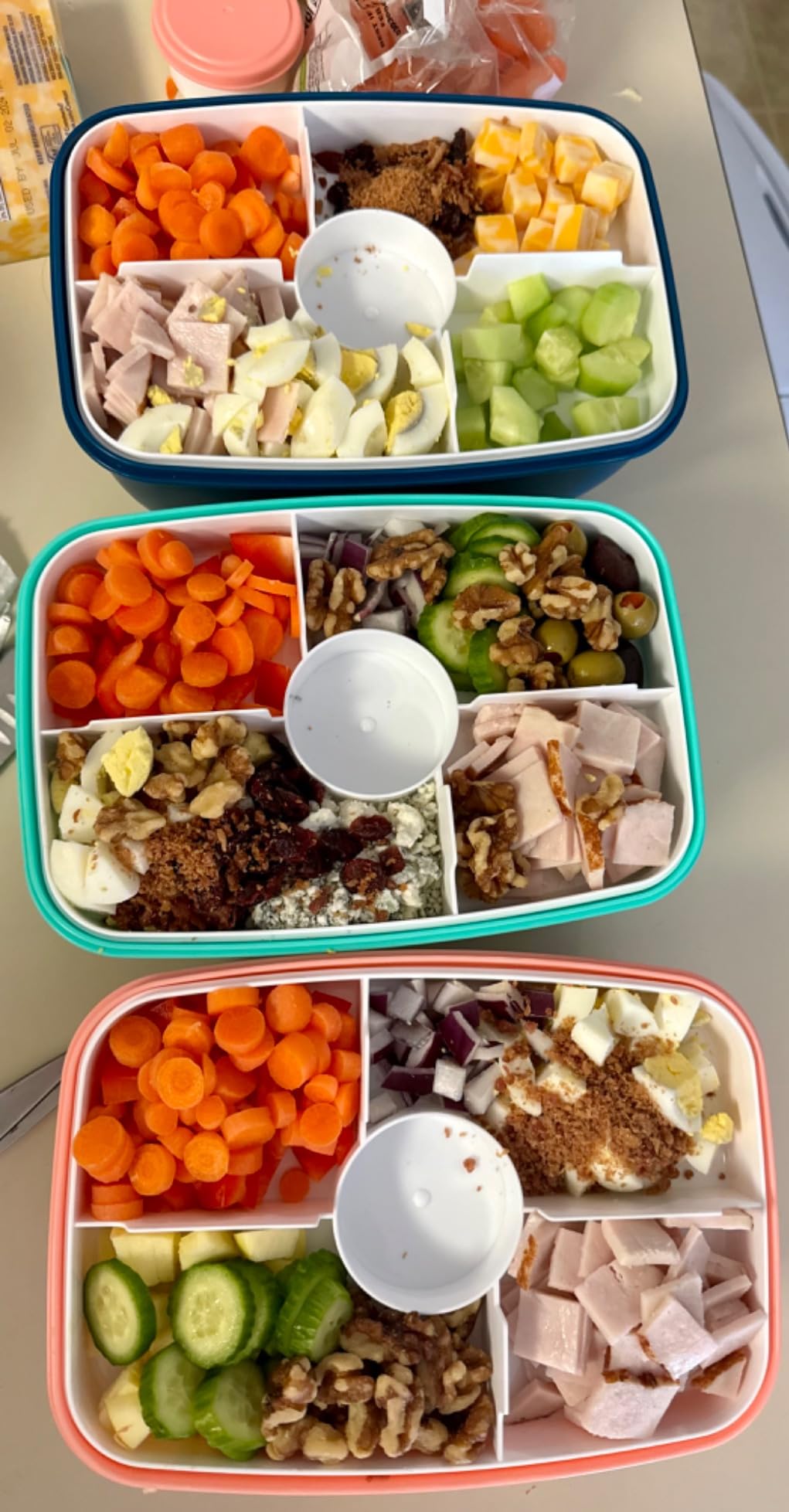 Youeon 3 Pcs 68 Oz Salad Lunch Container with 4 Compartment Tray, Bento Lunch Box with Spoon & Dressing Cup, Leakproof Salad Container for Lunch, Toppings, Snacks, Fruits, BPA-Free customer photo 1