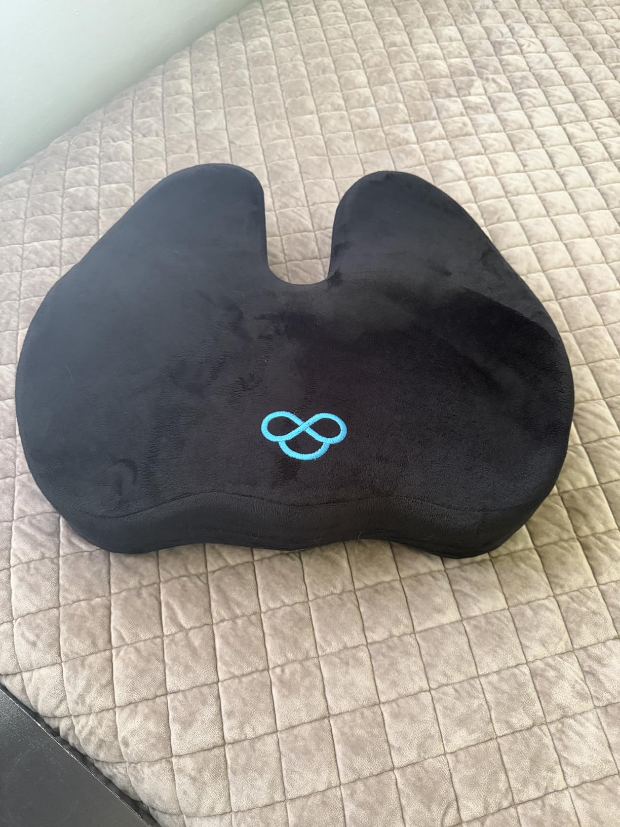 CushyOasis Seat Cushion, Gel Chair Cushions, Office Chair Cushions, Anti-Slip Bottom & Removable Cover Tailbone Pain Relief Cushion, Memory Foam Seat Cushion for Office, Wheelchair, Car (Black) customer photo 1