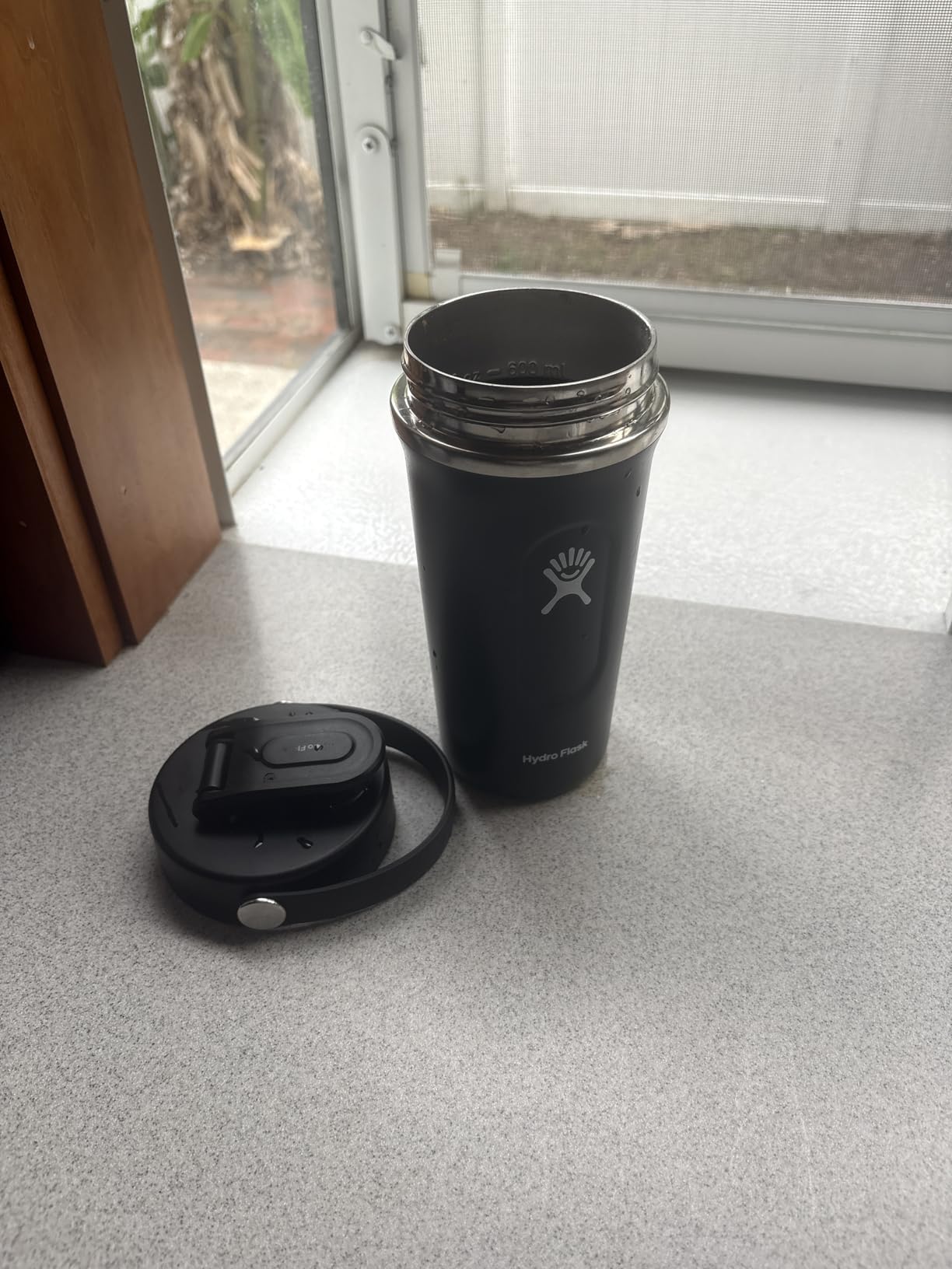 Hydro Flask Shaker Bottle - Insulated Stainless Steel Gym Bottle for Pre Workout & Protein 24 Oz Black customer photo 1