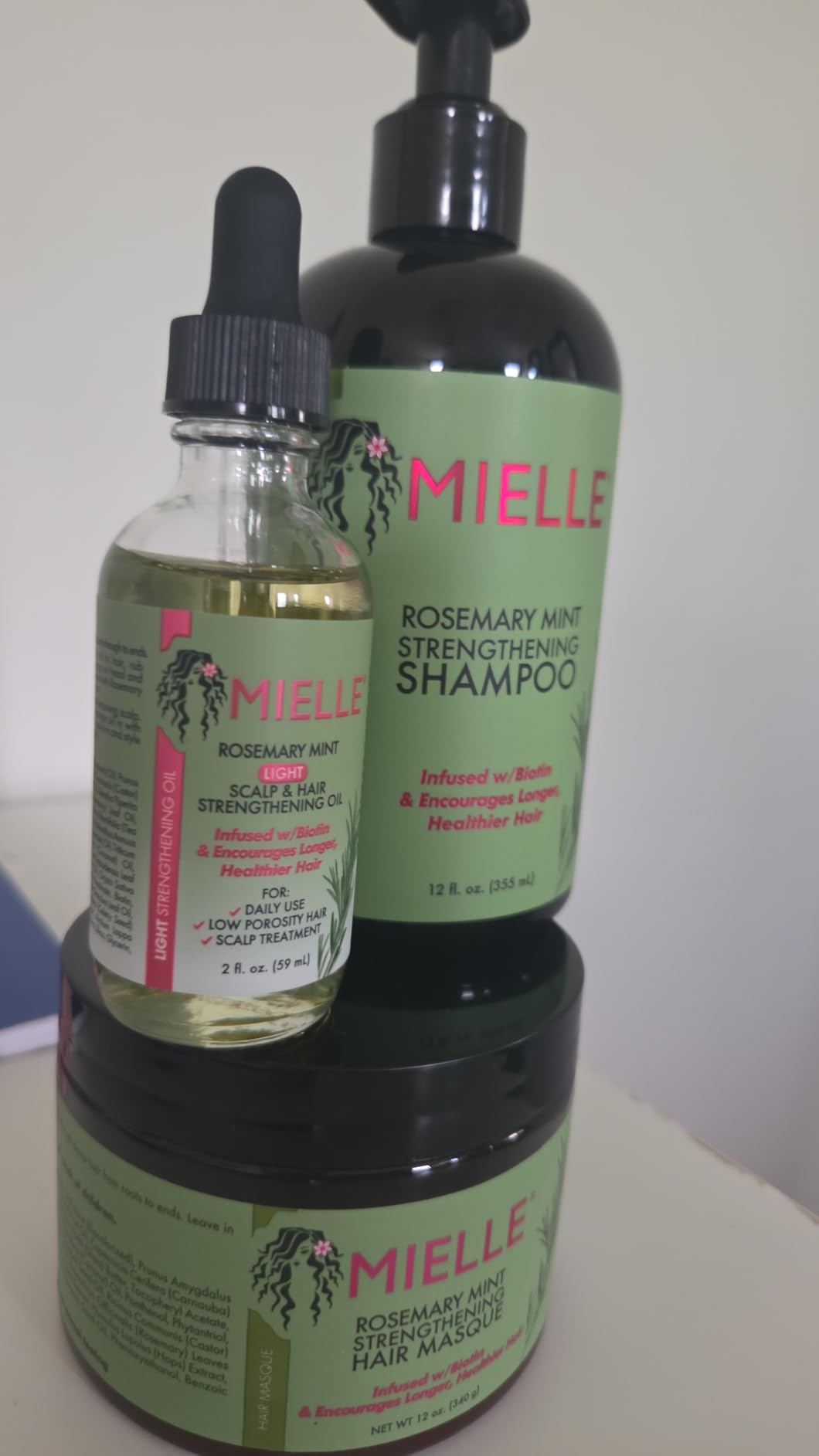 Mielle Organics Rosemary & Mint Light Hair Oil, Split Ends & Dry Scalp Treatment - Infused with Biotin & Essential Oils for Strengthening, Soothing, Moisturizing & Encouraging Longer Hair (2 Oz) customer photo 1