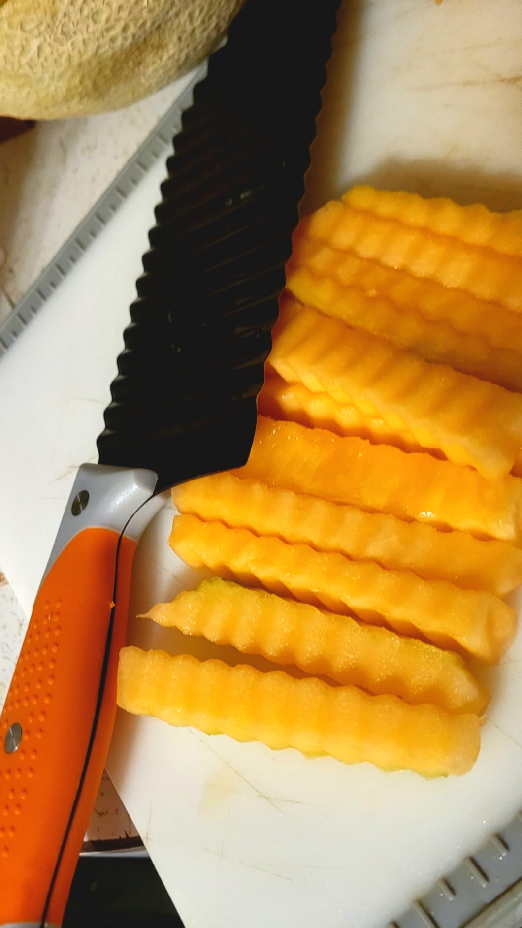 VITUER Crinkle Cutter for Veggies, Crinkle Cut Knife for French Fry, Vegetable, Potato, Cucumber, Carrot and Fruit, Stainless Steel Wave Fries Cutter Slicer With Ergonomic Handle, Dishwasher Safe customer photo 1