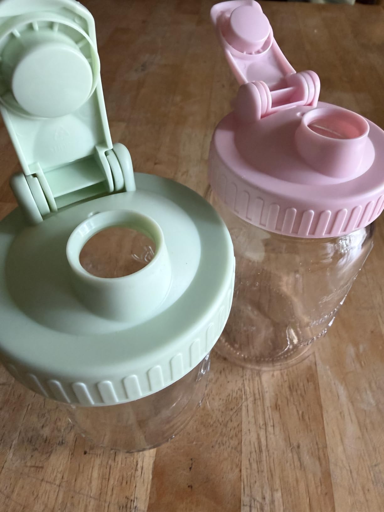 Wide-Mouth Mason Jar Pour Spout Lid - 4 Pack Colorful No Leak Mason Jar Pour Spout Lid, Mason Jar Drinking Lids with Flip Top Easy to Use, No Dripping, Easy to Clean Fit for Mason Jar Pitcher customer photo 1