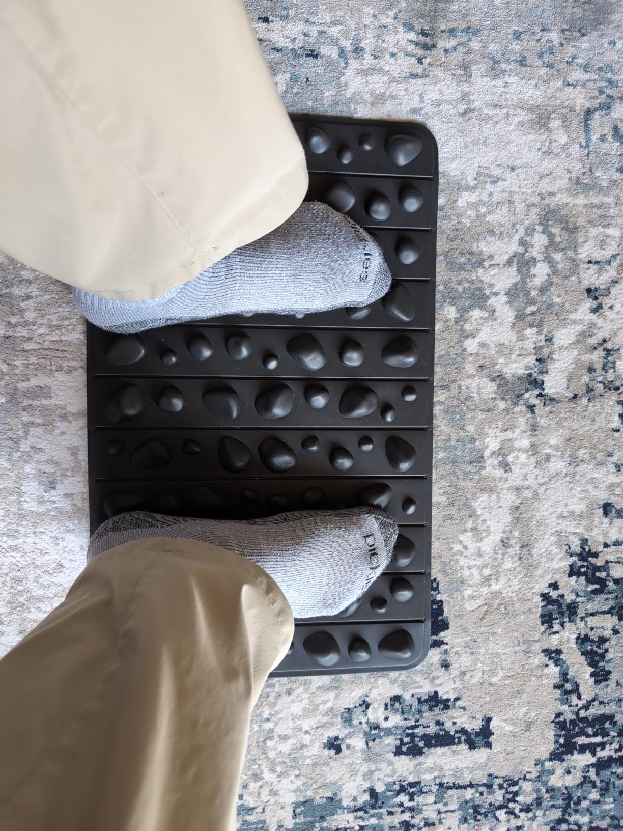 Portable Feet Acupressure Mat, Foldable Foot Massager Mat, Pressure Point Massage Pad, Anti Fatigue Office Standing Desk Pad, Stand Up Pad, Relieve Foot Pain customer photo 2