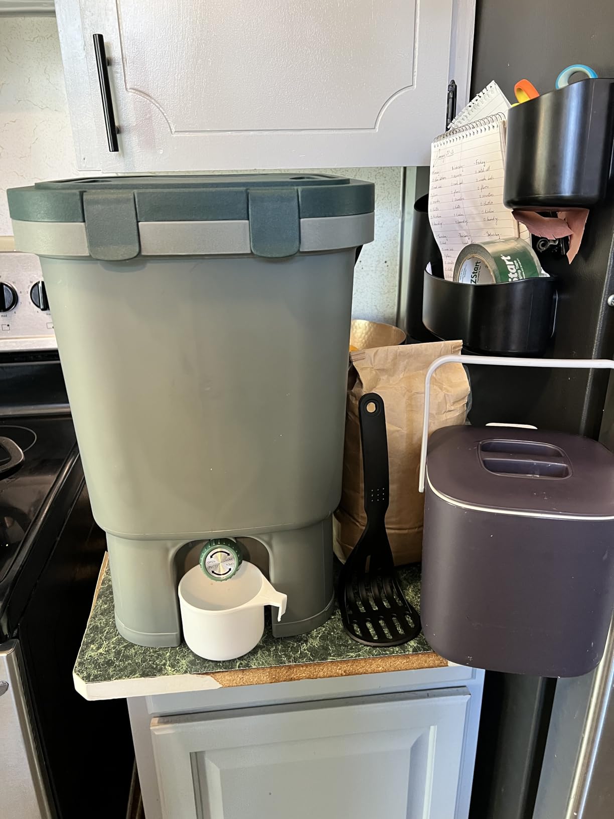 Easy Snap Lid Bokashi Compost Kit- 2.2 LBS Premium Bokashi Bran Included, Start to Turn Your Kitchen Waste into Organic Nutrients for Your Gardening customer photo 1