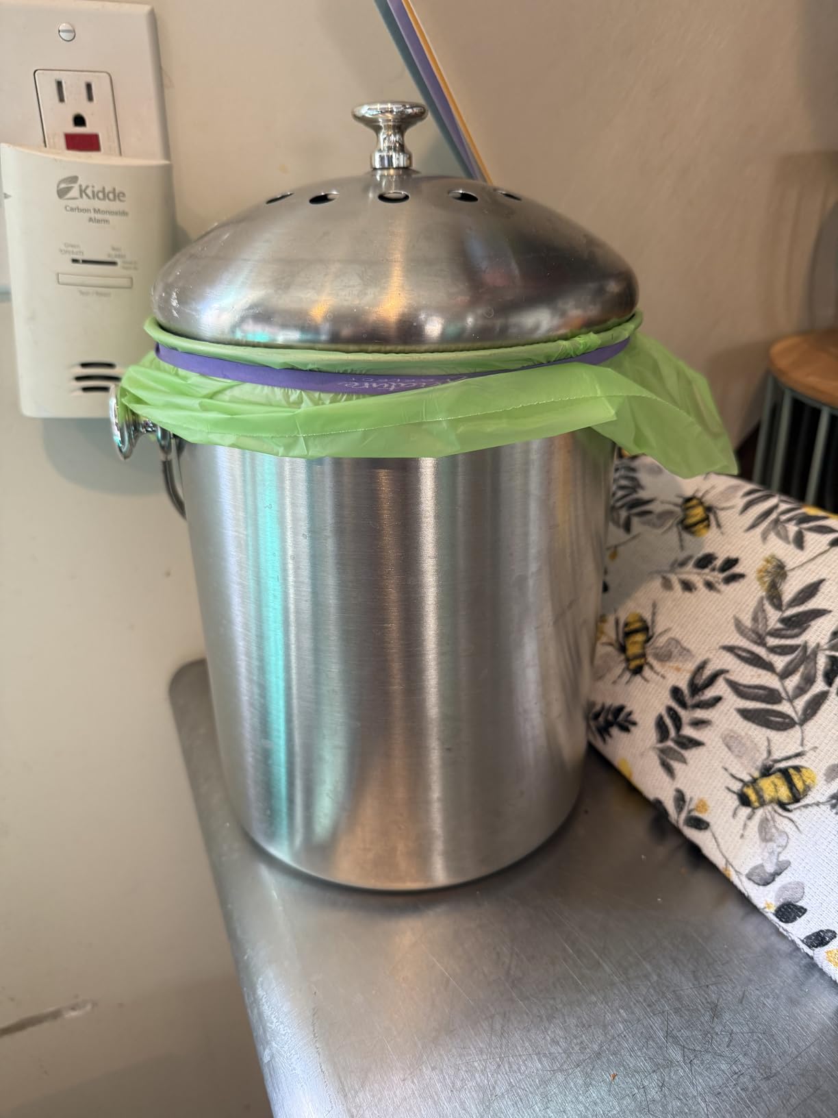 EPICA Countertop Compost Bin Kitchen | 1.3 Gallon | Odorless Composting Bin with Carbon Filters | Indoor Compost Bin with Lid | Stainless Steel Kitchen Composter for Food Scraps & Waste Recycling customer photo 1