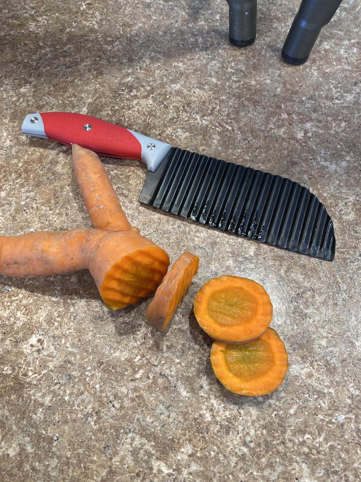 Crinkle Cut Knife, HIA Crinkle Cutter for Veggies, French Fry, Potato, Cucumber, Carrot and Fruit, Stainless Steel Wave Fries Cutter Slicer With Stylish Rubber Handle, Dishwasher Safe customer photo 2