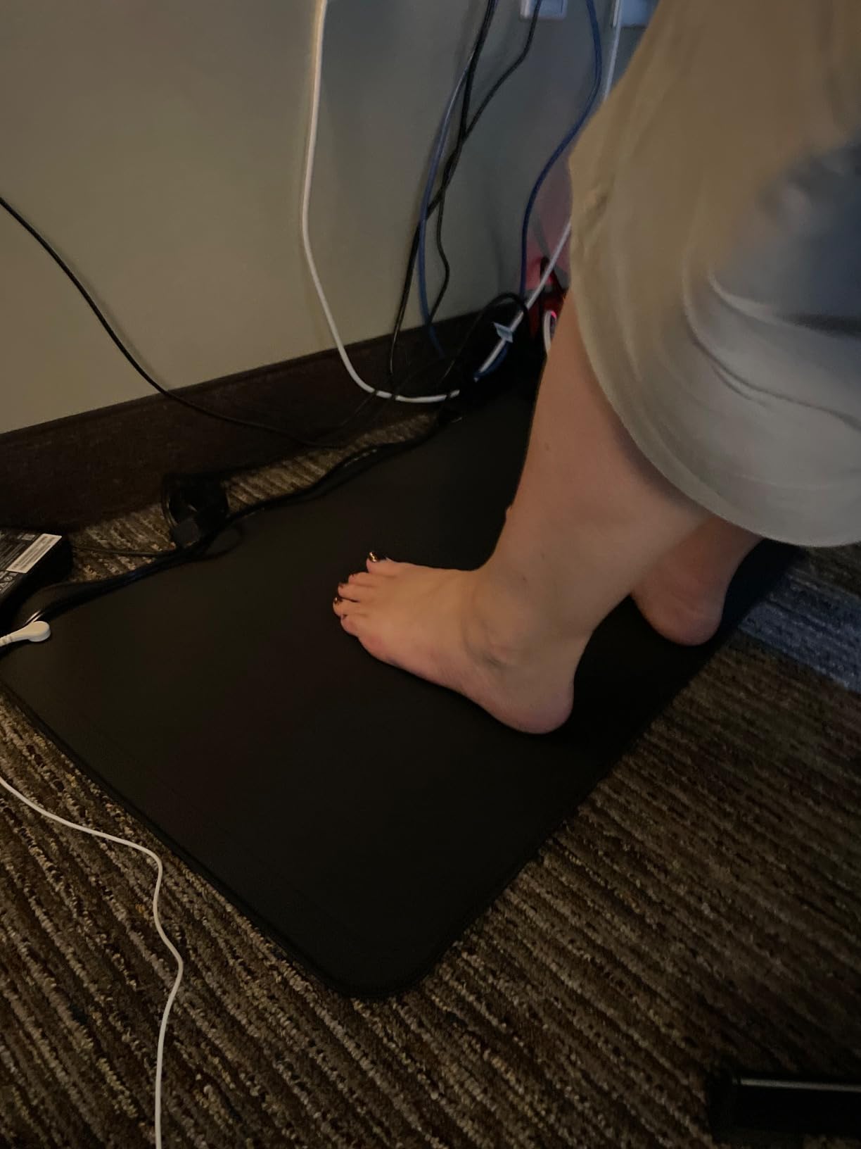 GAYA Grounding Mat for Feet, Sleep Improvement, Back Pain Relief, Muscle Relaxation & Stress, Including 15ft Cord, 100K Ohm Resistor | Conductive Carbon | Earthing Pads for Bed Couch, Desk (24''X16'') customer photo 2