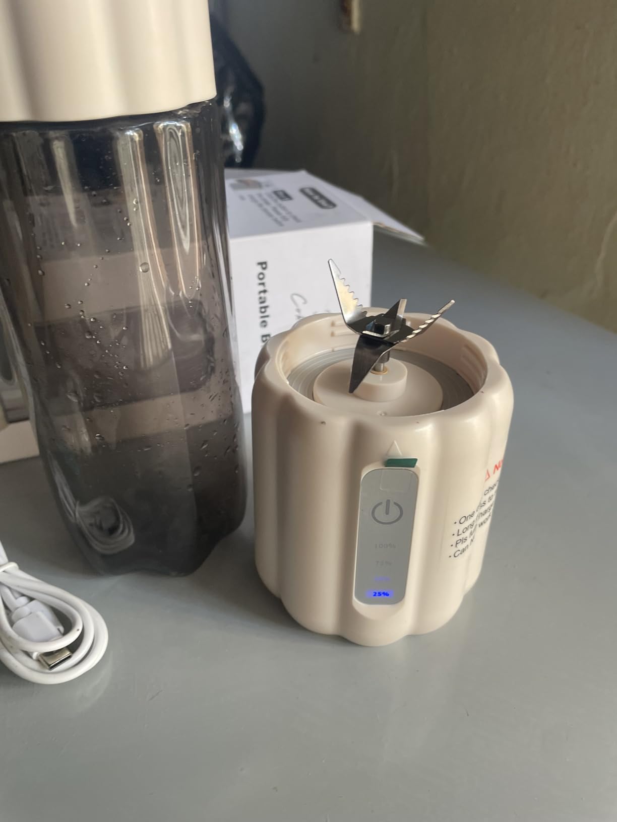 COKUNST Portable Blender, USB Rechargeable Personal Size Blenders, Smoothie Blender with 6 Blades for Protein & Shakes, Mini juicer with Extra Handle Lid for Travel Sports Outgoing, 18oz, Matte Back customer photo 2