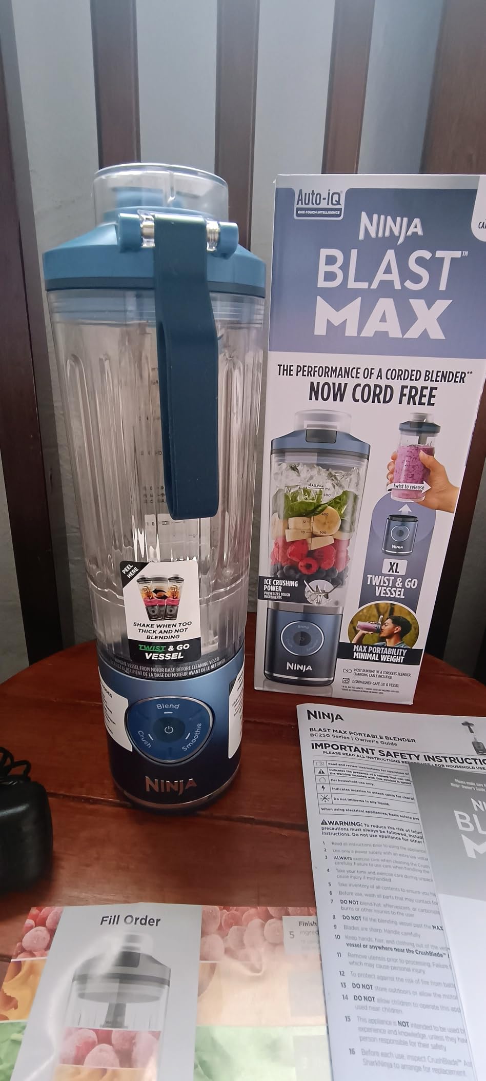 Ninja Blast Max, Portable & Personal Blender + Twist & Go, Smoothie, Blend, Ice Crush, 3 Programs, Cordless, 22 oz removable Vessel, Dishwasher Safe, Leakproof, Grey, BC251GY customer photo 2