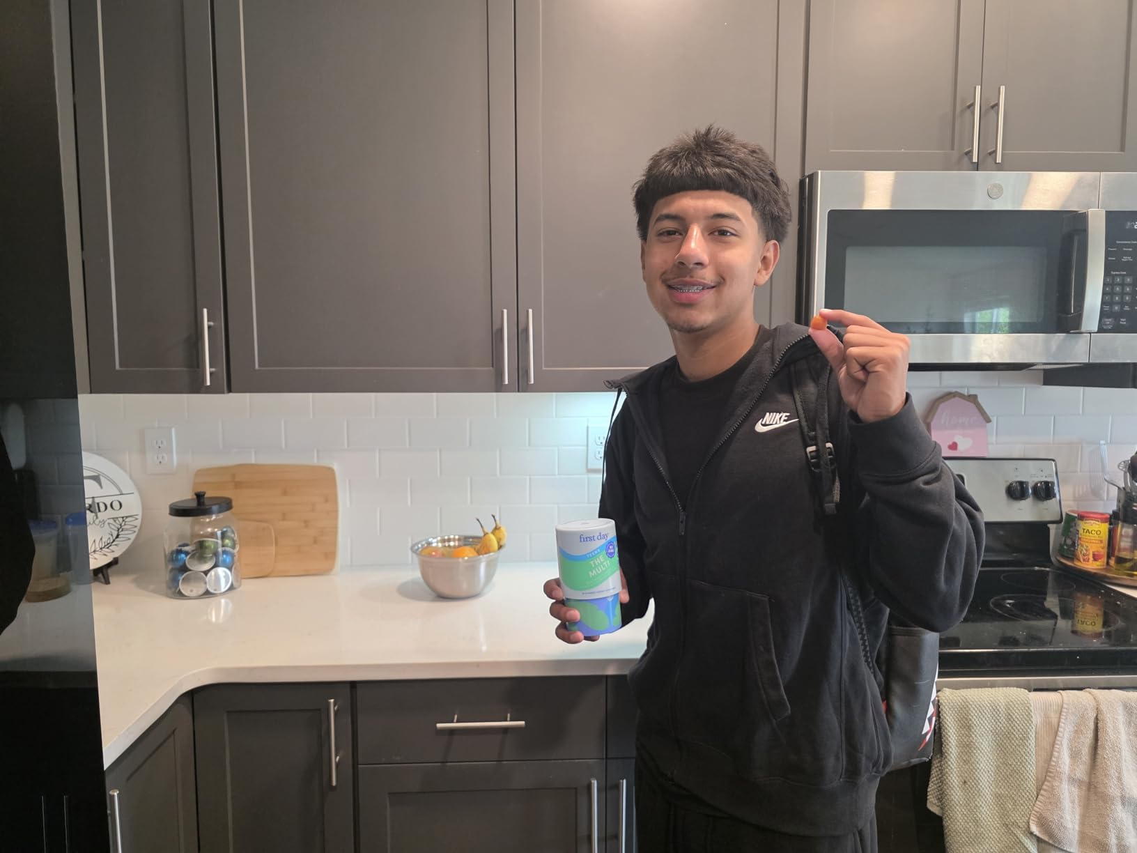 FIRST DAY Vitamins for Teens - Teen Multi Vitamins for Girls & Boys 12-17, Organic Fruit & Veggie Blend - 12 Key Nutrients: Vitamins A, B1, B2, B6, B9, B12, C, D3, E, K2-30 Day Supply customer photo 1