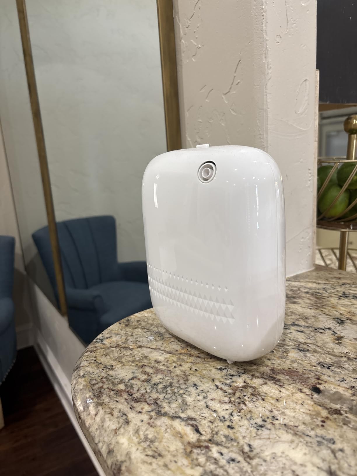 Airversa Waterless Essential Oil Diffuser for Home Large Room and Commercial Use, Up to 2000 sq ft, App Control Cold Air Diffuser, 400mL, DC-12V/1A Plug in Wall, Smart Scent Air Machine, ANW-White customer photo 2