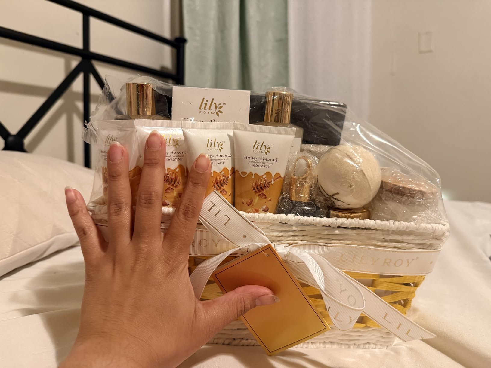 Gifts for Women, Birthday Gift - 23-Piece Spa Gift Basket for Women, Gift Basket for Mom, Bath and Body Gifts, Bath Gift Set | Spa Gift Baskets for Mothers Day, Christmas, Valentines Day Gift customer photo 1