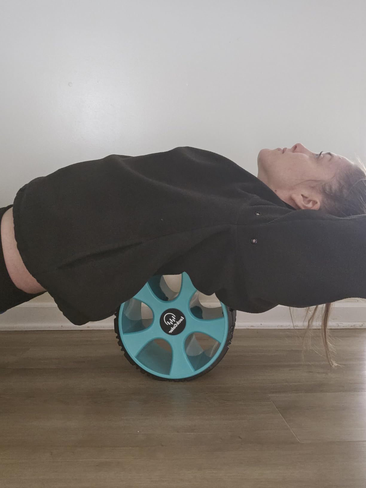 Back Roller, Back Wheel Targeted Back Pain Relief, Yoga Wheel Muscle Massage, Foam Roller for Trigger Point Therapy Physical, Stretching & Exercise, 880lbs Capacity, 10 Inch (Acid Blue+Grey) customer photo 1