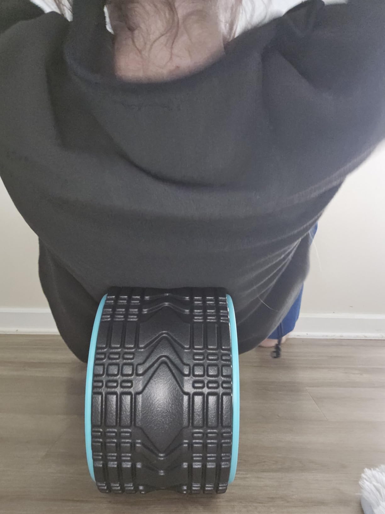Back Roller, Back Wheel Targeted Back Pain Relief, Yoga Wheel Muscle Massage, Foam Roller for Trigger Point Therapy Physical, Stretching & Exercise, 880lbs Capacity, 10 Inch (Acid Blue+Grey) customer photo 2