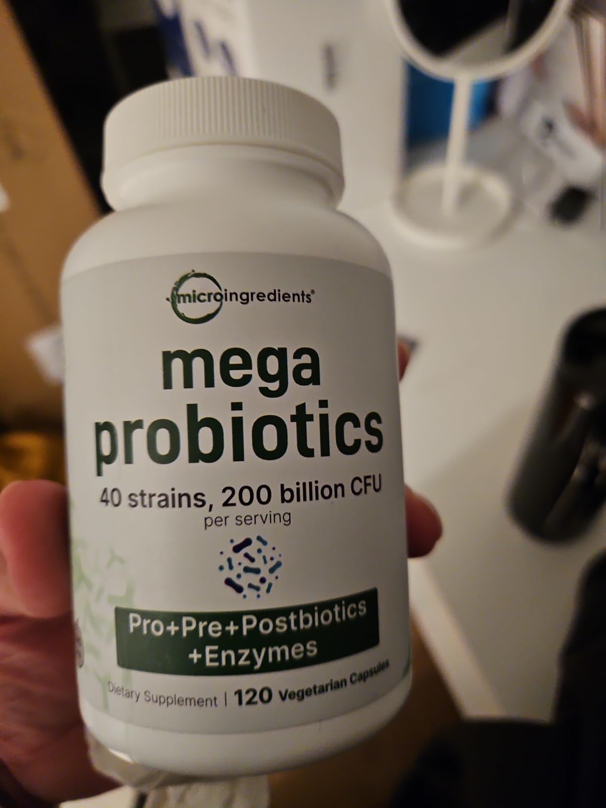 Micro Ingredients Probiotics 200 Billion CFU, 120 Veggie Capsules | Mega Probiotics for Men & Women | 40 Strains with Prebiotics, Postbiotics & Digestive Enzymes | Gut, Immune & Digestive Health customer photo 1