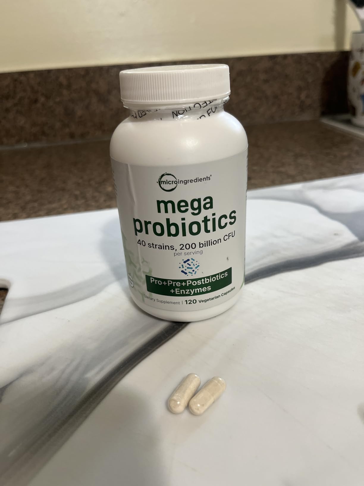 Micro Ingredients Probiotics 200 Billion CFU, 120 Veggie Capsules | Mega Probiotics for Men & Women | 40 Strains with Prebiotics, Postbiotics & Digestive Enzymes | Gut, Immune & Digestive Health customer photo 2