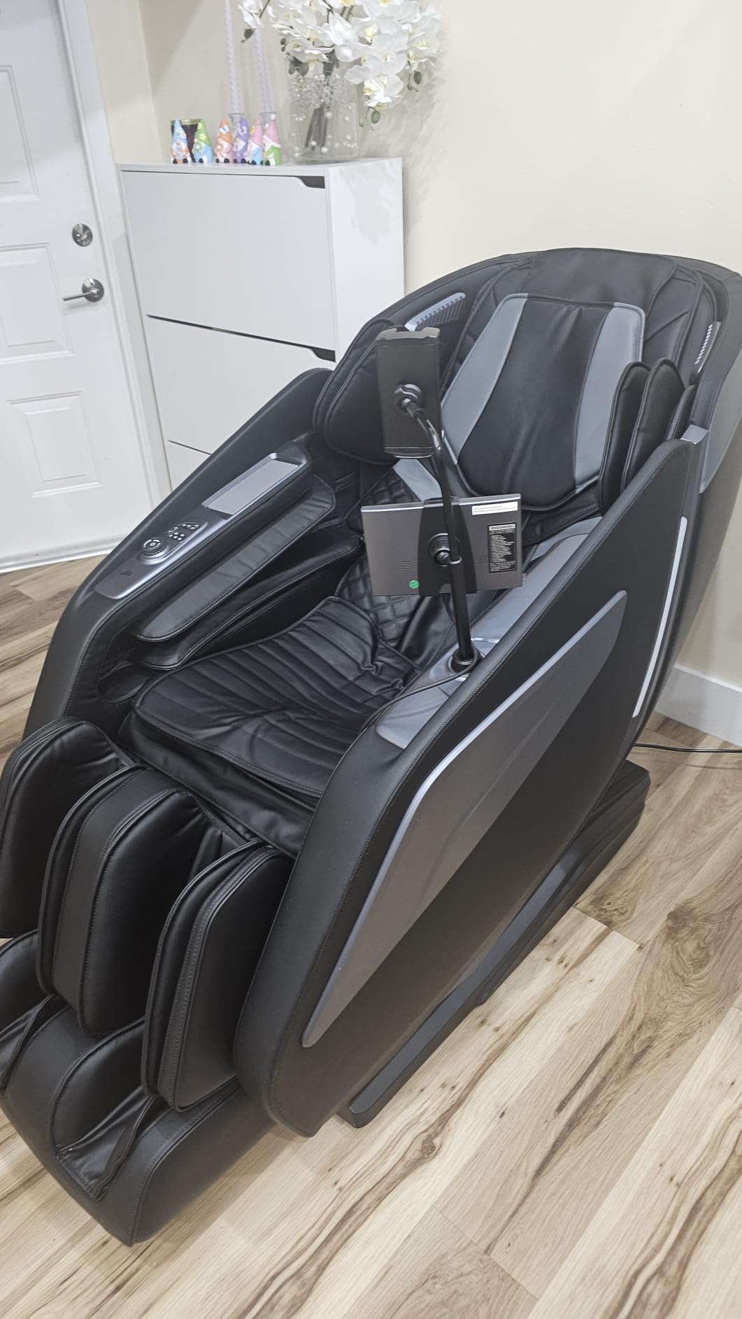 HealthRelife 4D Massage Chair Full Body Zero Gravity Recliner - 55 Inch SL-Track, 15 Auto Modes, 11 Massage Technique, 40 Airbags Massage, with Yoga Stretch, APP Control, Shiatsu Foot Massage (Beige) customer photo 1