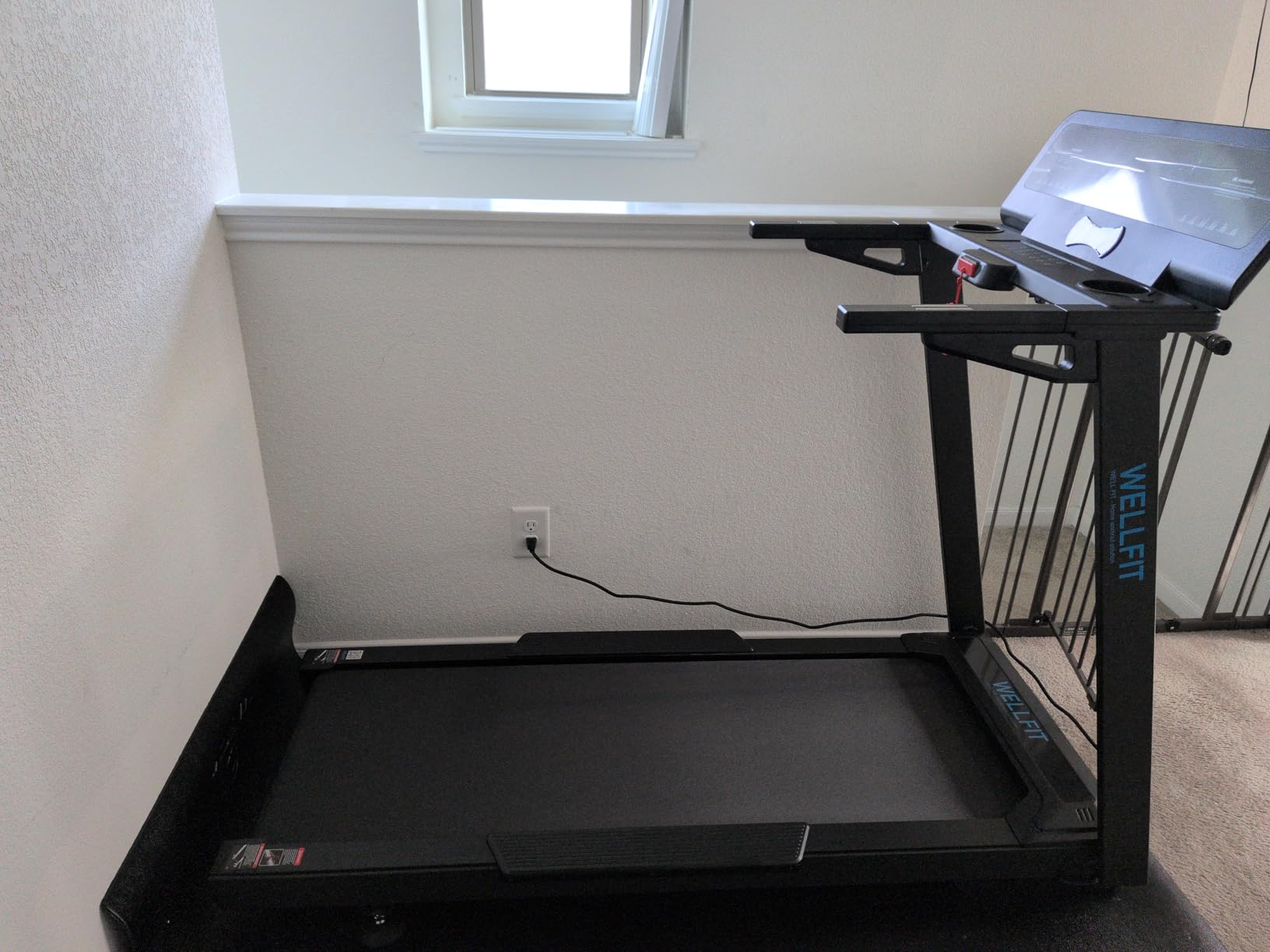WELLFIT Auto Incline Treadmill, 15% Incline, 4.5HP, 10 MPH, 500 lbs Capacity, 20'' x 55'' Running Area with Bluetooth customer photo 1