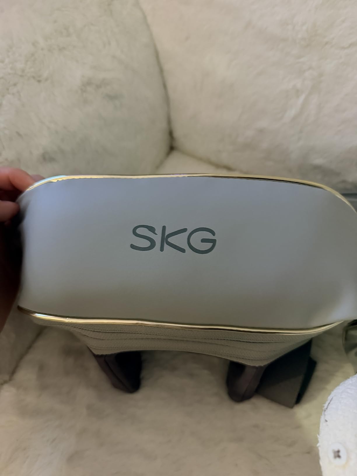 SKG H5mini Neck and Traps Massager with Heat for Deep Tissue Relief, 6D Hand Kneading, Cordless Neck and Shoulder Massager, Hands-Free Wireless for Men and Women customer photo 2