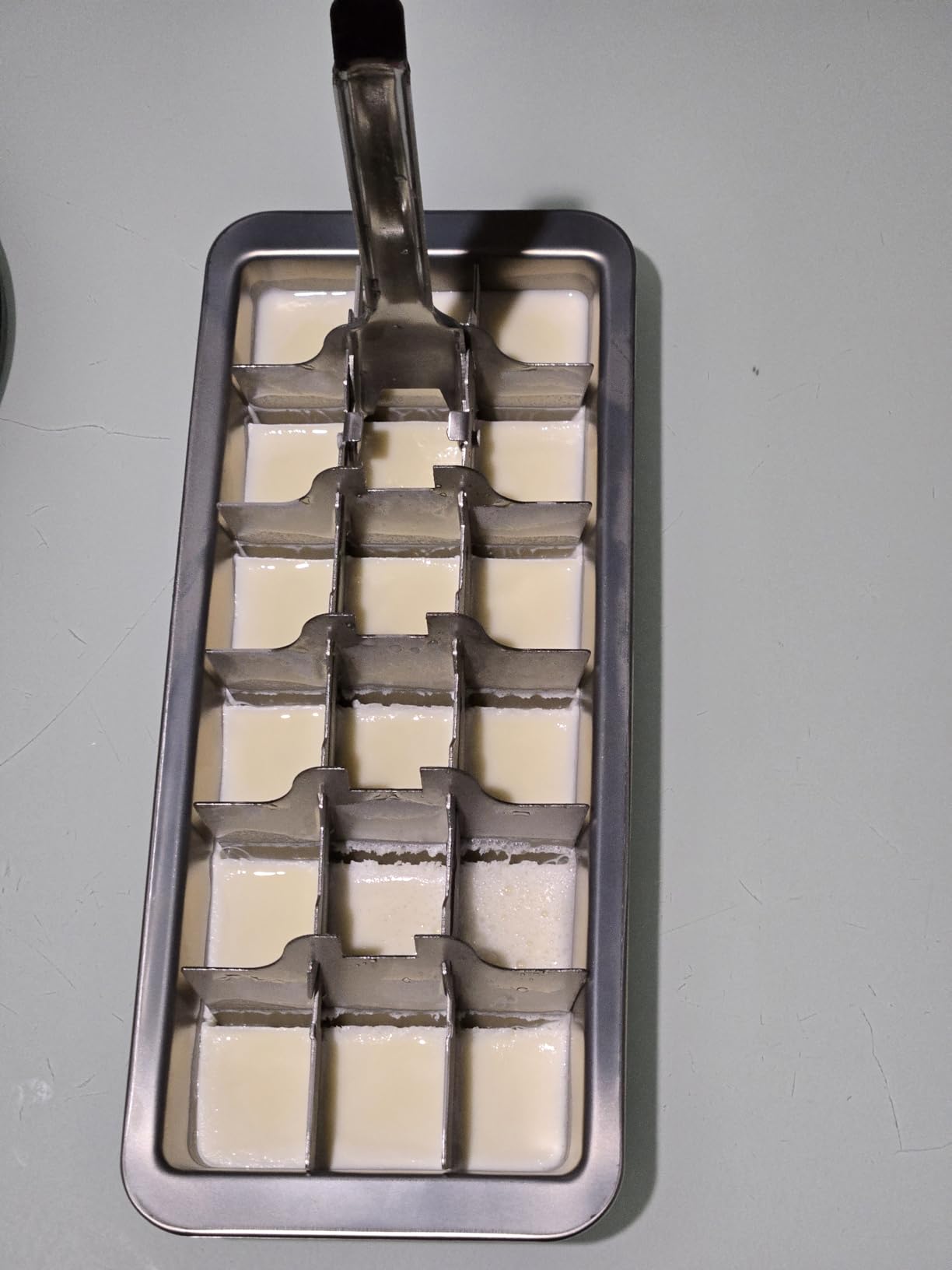 Stainless Steel Ice Cube Trays, Metal Ice Cube Trays for Freezer Vintage Inspired Design with Release Lever Remove Handle for Making Large Cubes Kitchen & Bar (1pcs) customer photo 2