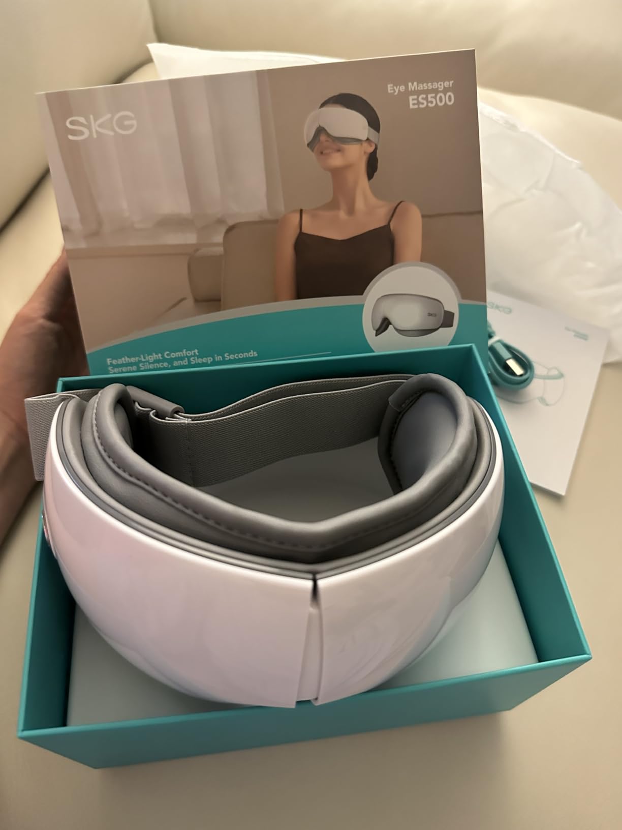 SKG Heated Eye Massager, Portable Eye Mask for Relax & Eye Strain Relief, Bluetooth Massaging Eye Massager customer photo 2