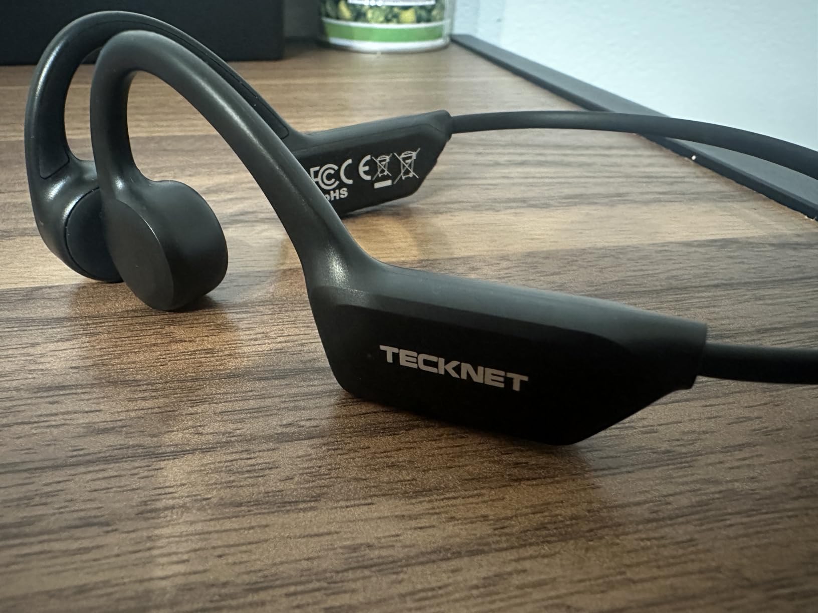 TECKNET Bone Conduction Headphones, Bluetooth V6.0 Open Ear Headphones, Wireless Headphones 10H Playtime & IPX5 Waterproof, Comfortable Fit Built-in Mic, Sport Headphone for Running & Workout -Black customer photo 1
