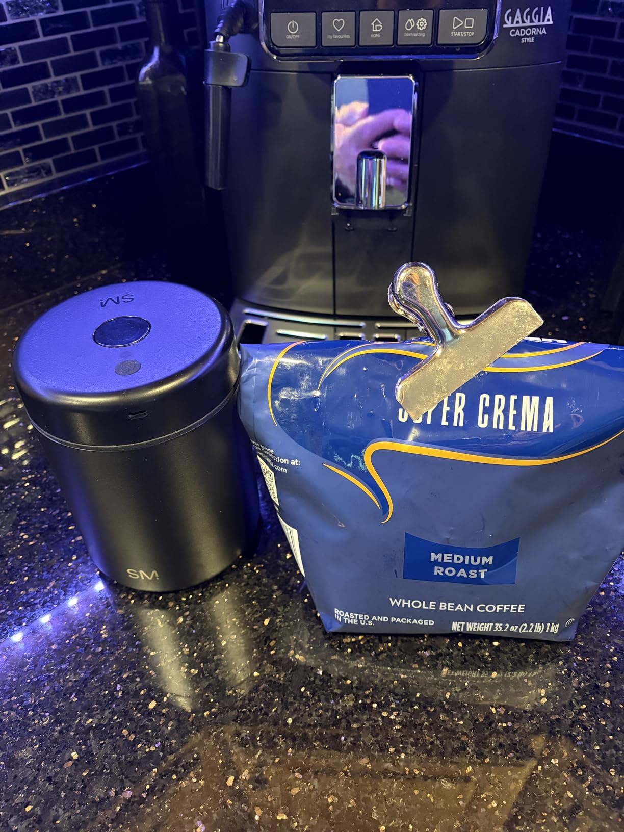 Simple Modern Delta Coffee Canister | Airtight Vacuum Seal with Auto-Reseal Technology | Ceramic Lined Stainless Steel Container for Coffee Grounds, Beans, Tea | 1.1L, Almond Birch customer photo 1