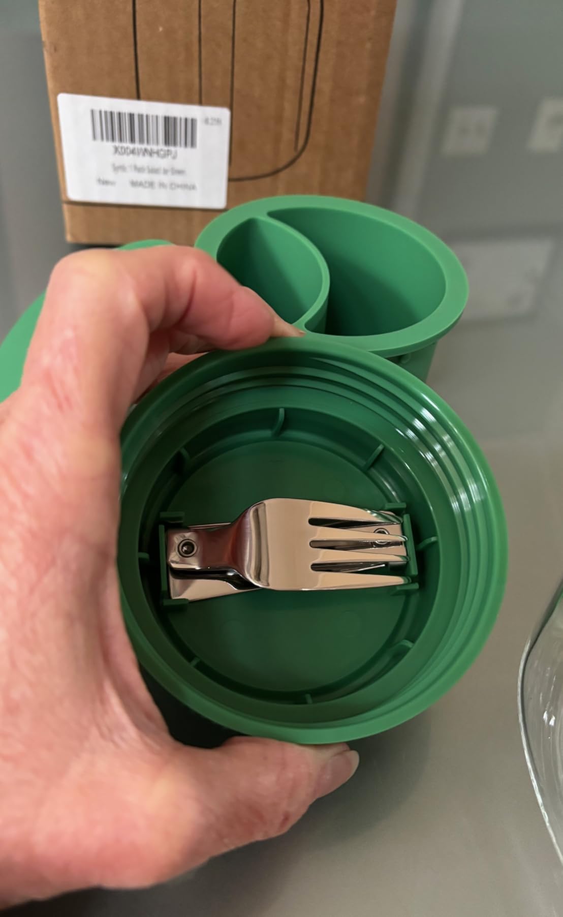 [UPGRADE] 1 Pack Glass Salad Pod with Silicone Divider Container for Lunch Meal Prep, Leakproof Salad Jar with Lid & Fork, Separation Divider for Dressing Sauces & Dry Ingredients, 32 oz Mason Jar customer photo 1
