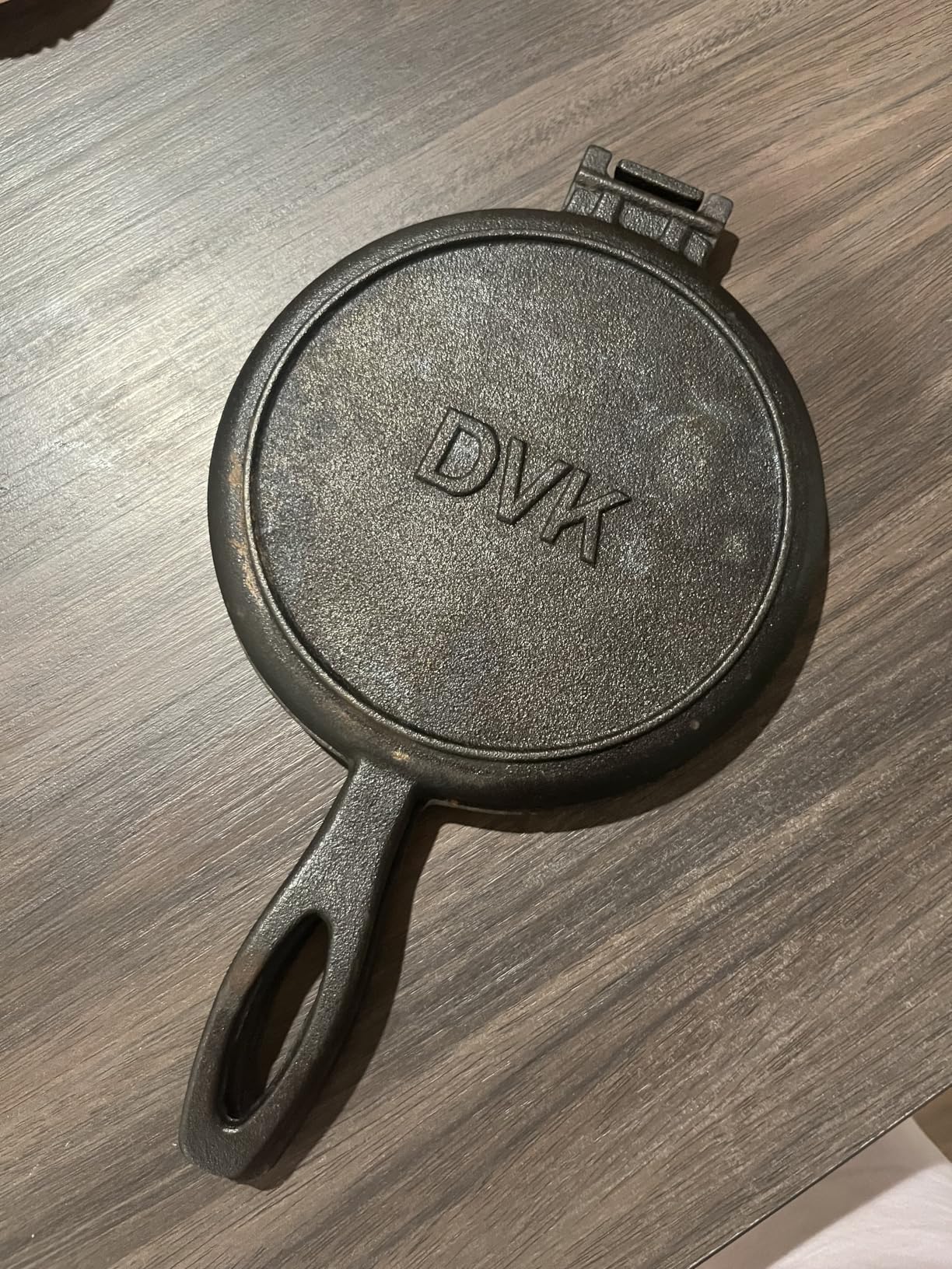 7 Inch Round Cast Iron Waffle Iron Plant Oil Care Two Piece Hinged Non Electric Waffle Maker for Indoor and Outdoor Picnics customer photo 2