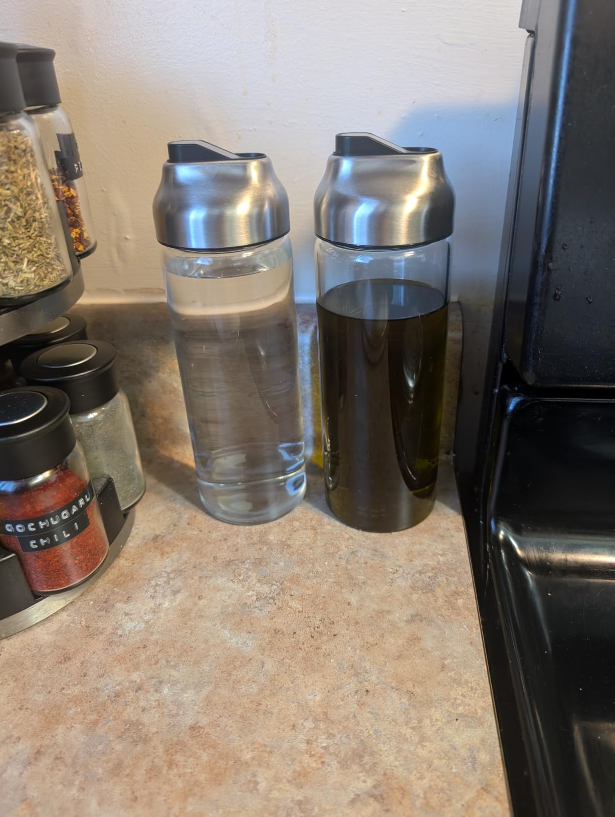 Aelga Olive Oil Dispenser Bottle for Kitchen, 14oz Dark Glass Vinegar Dispenser, Auto Flip Lid, UV-Protected Oil Cruet with Drip-Free Pour Spout customer photo 1