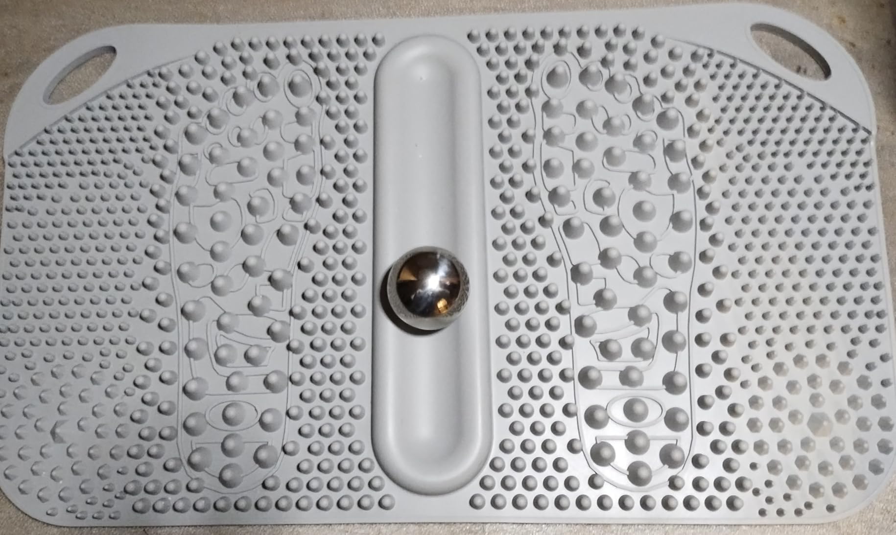 FREATECH Foot Massage Acupressure Mat with Massage Balls for Foot Pain & Plantar Fasciitis Relief, Zoned Reflexology Pressure Point Mat for Sitting & Standing, Safe Food-Grade Silicone, 22'' x 13'' customer photo 1