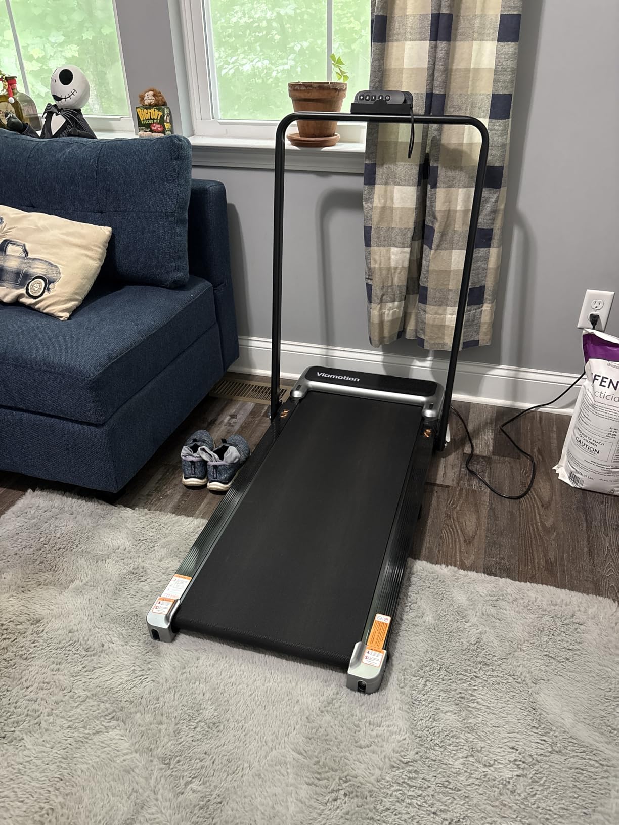 Walking Pad Treadmill with Handle Bar and Adjustable Incline, Compact Portable Treadmills for Home Office, 2.5HP Quiet Anti-Slip Under Desk Treadmills, 0.6-3.8 MPH Remote Speed Control customer photo 1