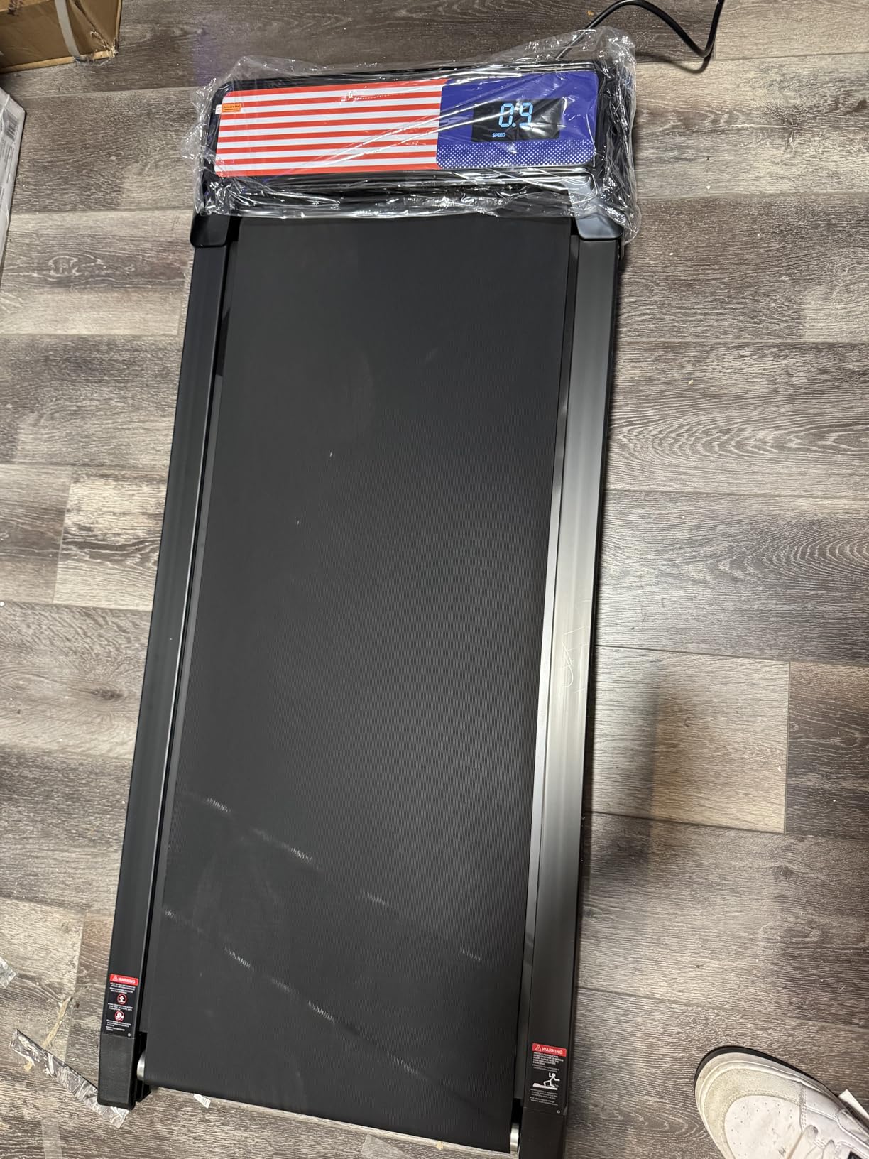 Walking Pad Treadmill with 5% Incline, Under Desk Treadmill for Home Office, 2.5HP Quiet Portable Walking Pad, 265 lbs Capacity, Compact Treadmill for Small Spaces with 15