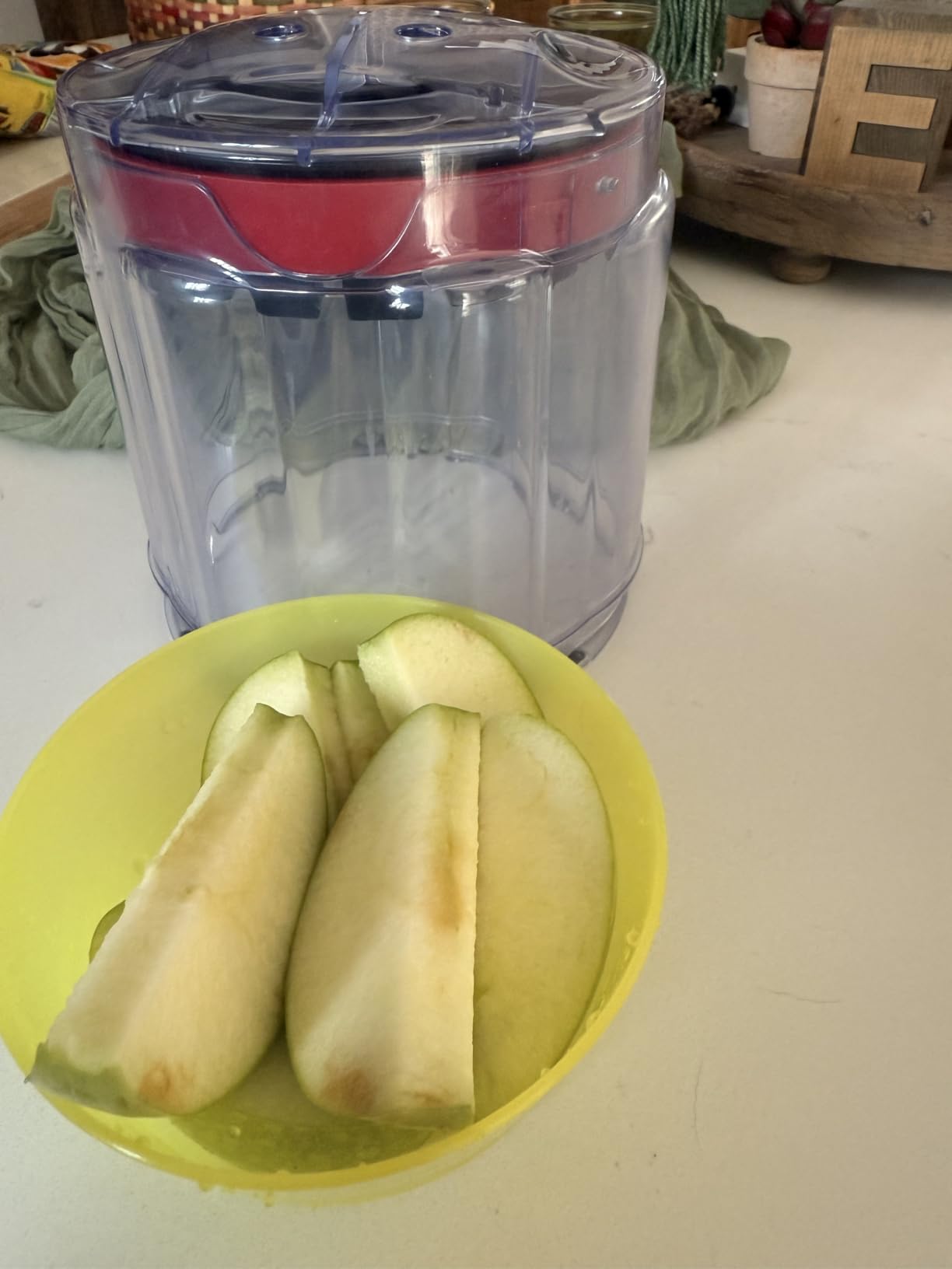 OOKUU Extra-Large Apple Slicer & Corer - 16-Blade Heavy Duty Stainless Steel Apple Cutter with Clear Catch Bowl customer photo 2
