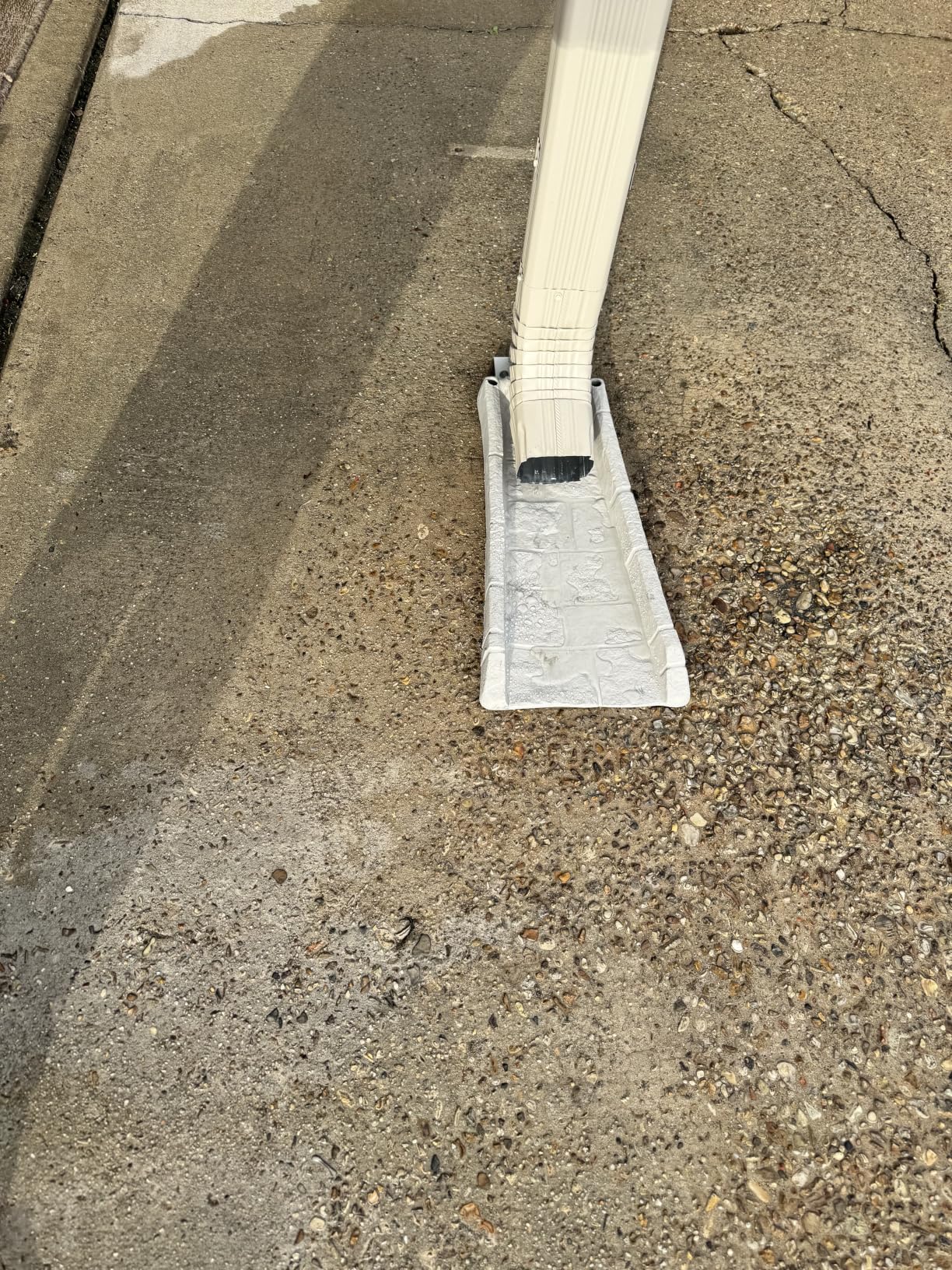Suncast Easy Assembly Downspout Splash Block, Poly Composite, Light Taupe customer photo 1
