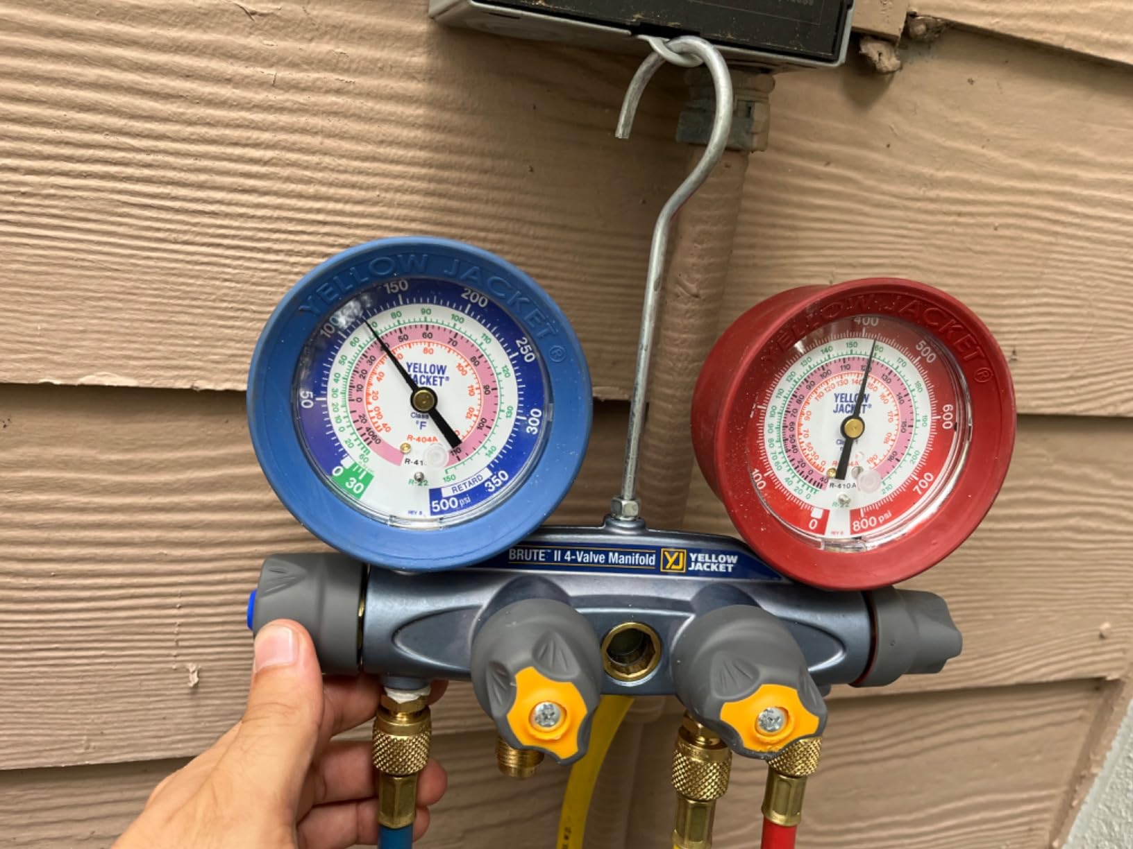 Yellow Jacket 46010-1 Mechanical Manifold Gauge Set, 4-Valve customer photo 1