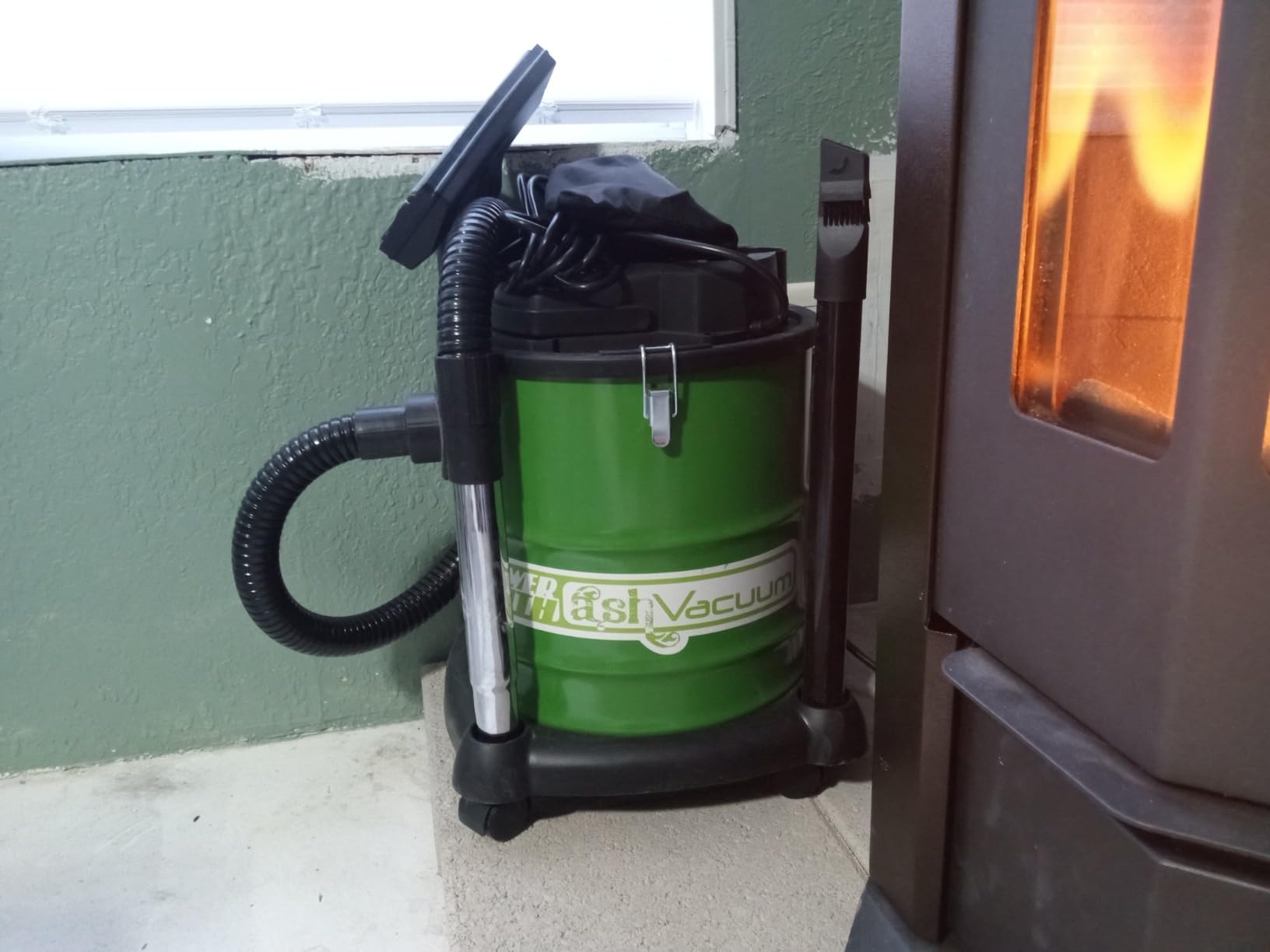 PowerSmith PAVC101 10 Amp Ash Vacuum,Green / Black customer photo 1