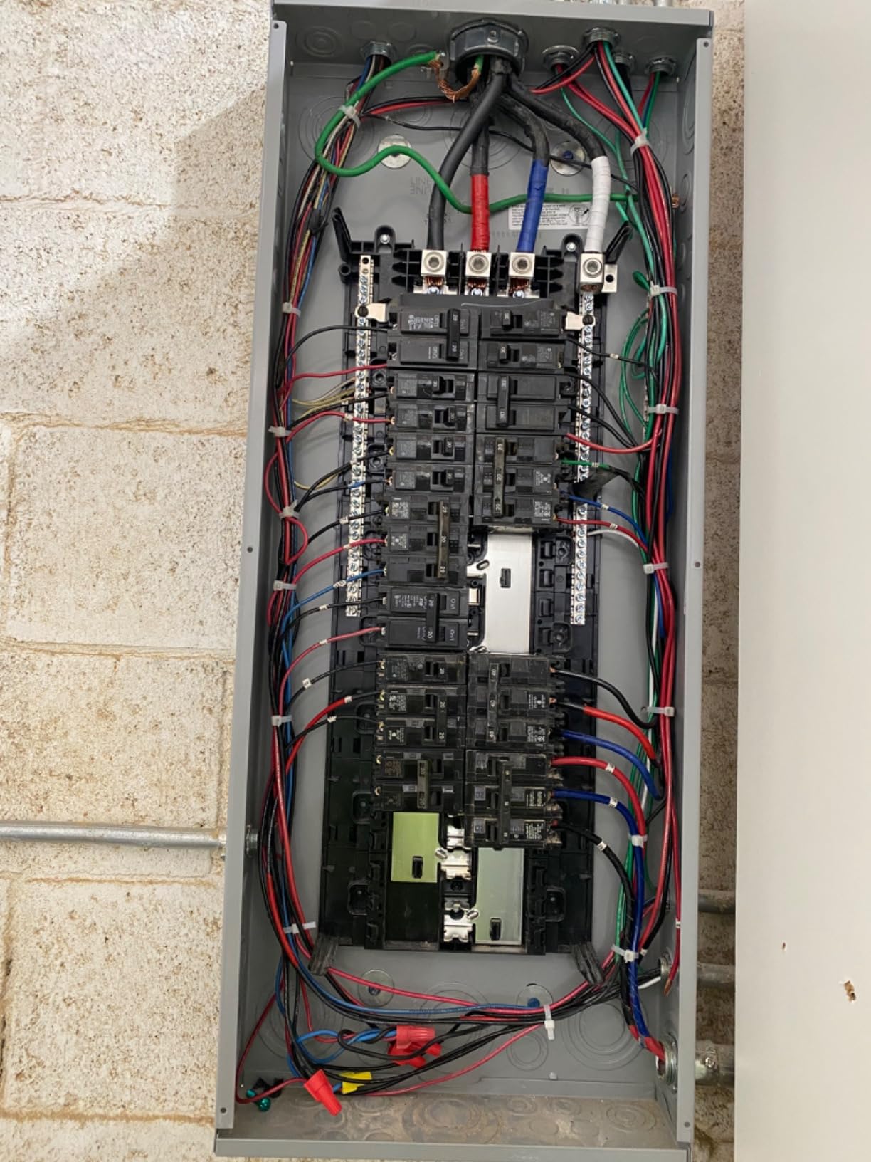 SIEMENS S4260L3225 225-Amp Indoor Main Lug 42 Space, 60 Circuit 3-Phase Load Center, Copper Bus customer photo 1