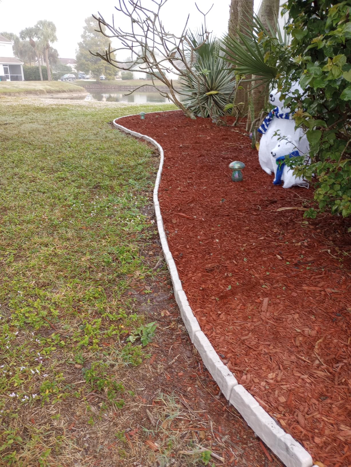 Suncast Interlocking Border Edging - Stone-Like Poly Construction for Garden, Lawn, and Landscape Edging - Water Resistant Border for Containing Trees, Flower Beds and Walkways - Light Taupe - Gray customer photo 1