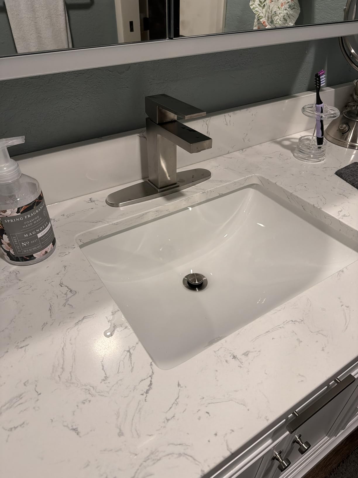 Delta Modern Matte Black Bathroom Faucet 1 Hole, Single Hole Bathroom Sink Faucet for Vanity, Metal Push-Pop Drain Assembly, Chrome 567LF-PP customer photo 1
