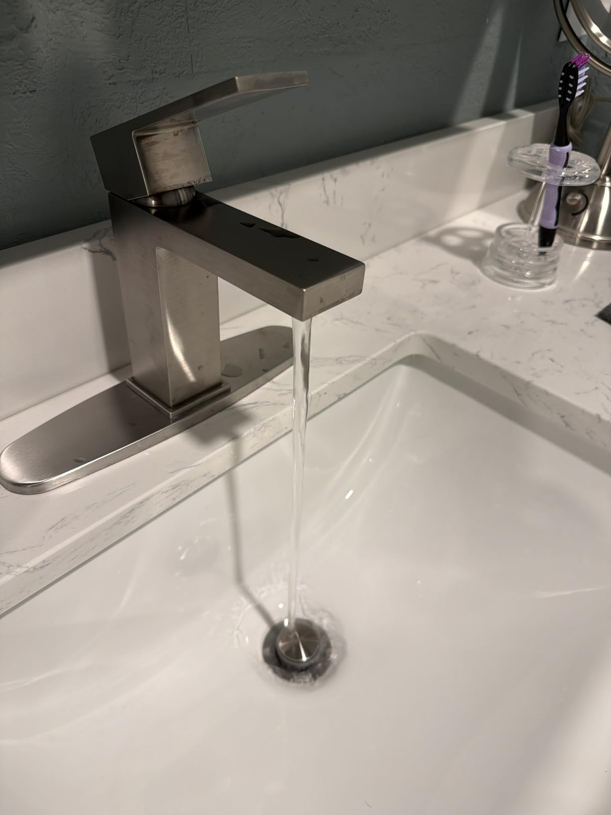 Delta Modern Matte Black Bathroom Faucet 1 Hole, Single Hole Bathroom Sink Faucet for Vanity, Metal Push-Pop Drain Assembly, Chrome 567LF-PP customer photo 2