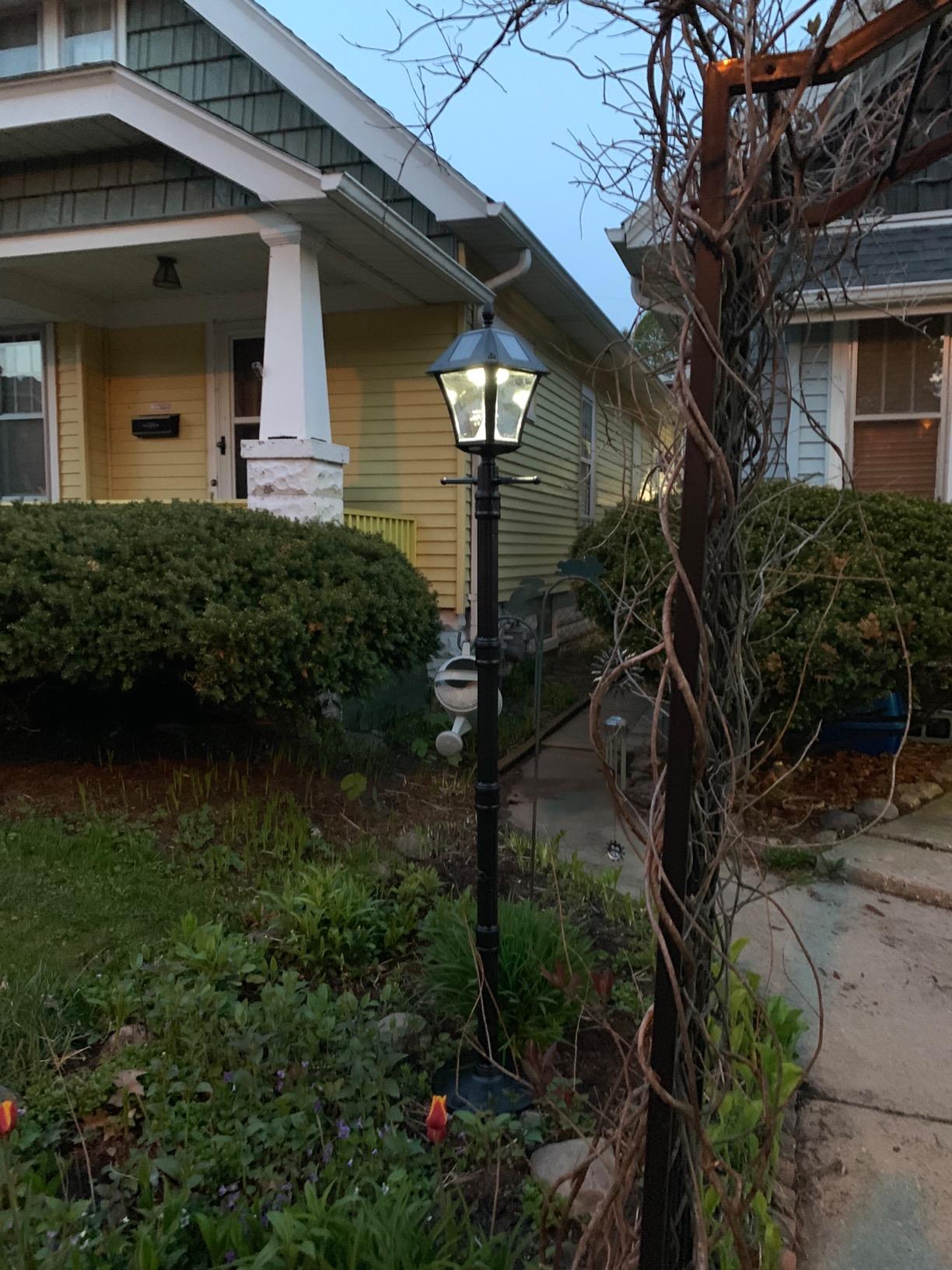Gama Sonic Black Outdoor Solar Baytown II EZ Anchor Lamp Post, Bright White LED with EZ Anchor customer photo 1