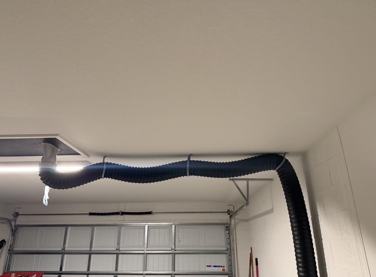 VIVOSUN 6 Inch Flex Aluminum Ducting, 25 Ft Air Duct with 2 Clamps, Silver | High-Temp Aluminum Duct, Adjustable Length & Shape for Easy Mounting, Compatible with Dryers & Inline Duct Fans customer photo 1