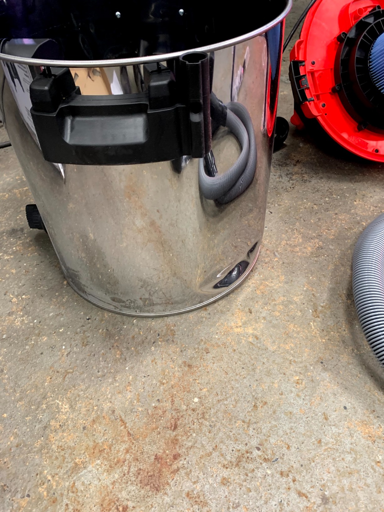 RIDGID 50353 1610RV Stainless Steel 16-Gal. Wet Dry Shop Vacuum with Cart, 6.5 Peak HP Motor, Large Wheels, Pro Hose, Drain, and Blower Port customer photo 1