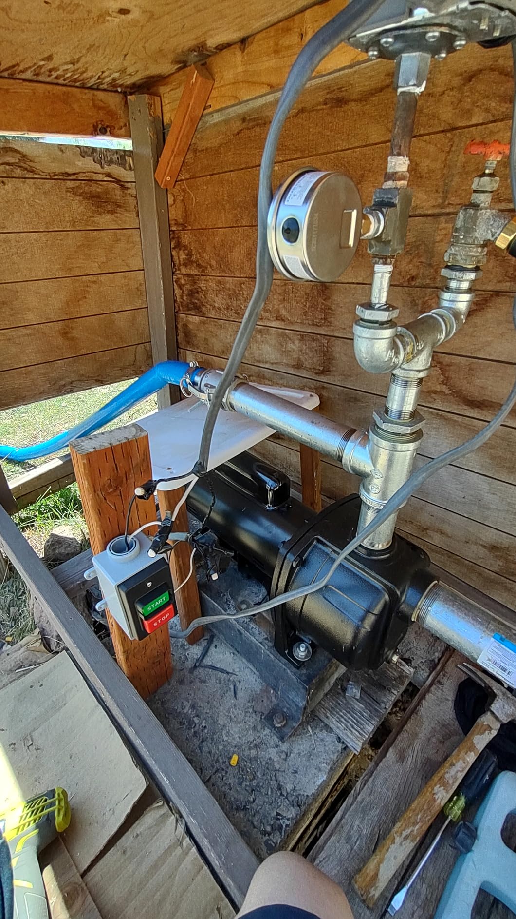 Strongway Wheeled Sprinkler, 63 GPM, 5 Nozzles, 150 ft Coverage, Die-Cast Aluminum Head, 8 in. Solid Rubber Wheels customer photo 2